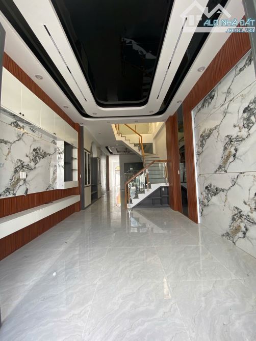 BÁN CĂN SÂN VƯỜN TRƯỚC SAU 4mx66m FULL THỔ - 1