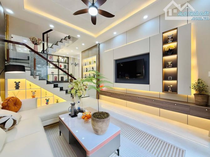 Hàng Hót Sau Lễ- Cần Bán Nhà Đường Đoàn Văn Bơ, p8, quận 4 giá 2 tỷ 8 / 42m2, hẻm thông 5m - 1