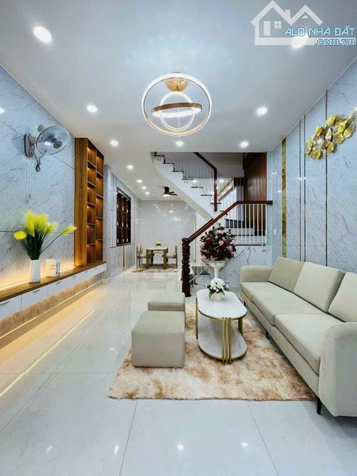 Định cư nước ngoài bán gấp nhà Bạch Đằng, Bình Thạnh Giá 2 tỷ 3 dt 60m2, sổ riêng, hẻm 6m - 1