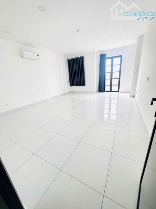 Nha cho thuê mặt tiền đường Nguyễn văn lượng 5x20m 4L có thang máy - 1