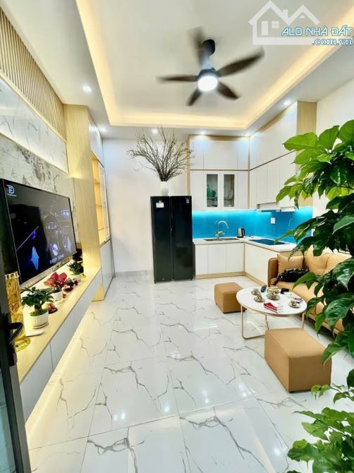 BÁN NHÀ HOÀNG MAI - 5.6 ĐỒNG - 42M2 - NGÕ QUA Ô TÔ - FULL NỘI THẤT - 1