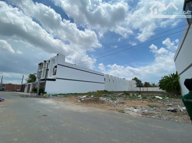 CẦN BÁN ĐẤT DIỆN TÍCH "KHỦNG" 4.5X66 GIÁ TỐT PHÁP LÝ SỔ HỒNG RIÊNG GẦN CHỢ BÌNH CHÁNH - 1