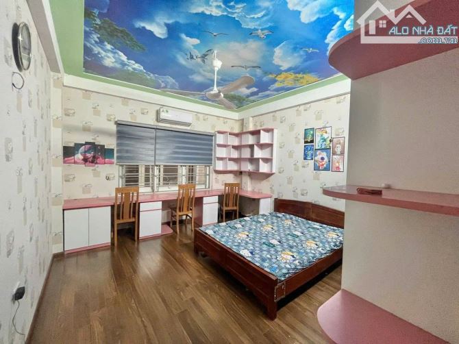 Nhà đẹp, ngõ rộng, gần oto đỗ, gần trường, an ninh tốt, diện tích 30m2, giá 5.95 tỷ. - 1