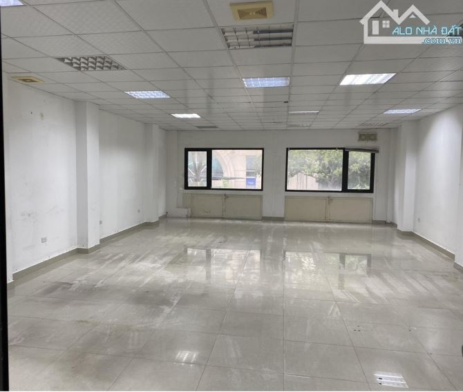 Cho thuê mặt phố LÝ THƯỜNG KIỆT 110m2 x3 tầng, mặt tiền 6.8m vị trí vàng - 1