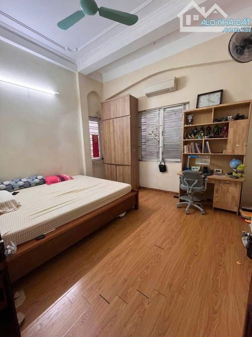 BÁN NHÀ CẦU GIẤY 40M  5T NGÕ RỘNG THÔNG THOÁNG NHỈNH 8 TỶ - 1