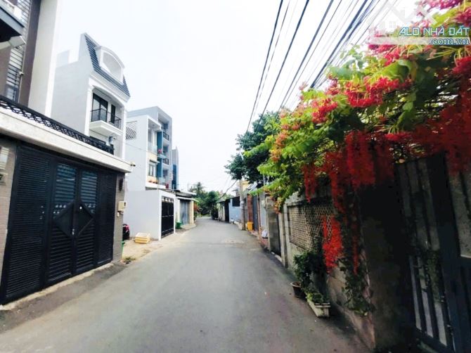Đất phù hợp xây khách sạn, ngay Nguyễn Duy Trinh vòng xoay Phú Hữu, Quận 9. Dt: 5x23=115m2 - 1
