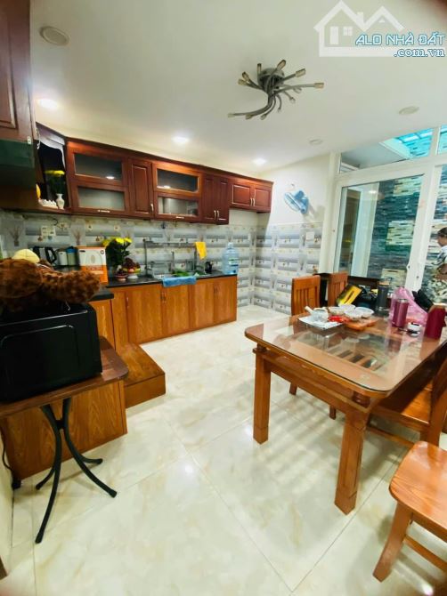 Chủ ngộp cần ra gấp căn Huỳnh Tấn Phát, Quận 7 / 50m2 / 2 tỷ 370 triệu / sổ hồng riêng - 1
