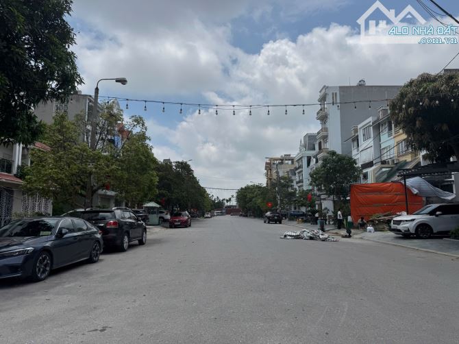 Bán đất tặng nhà 2 tầng ở Văn Cao sát đường 30m Tô Vũ bên ngoài  Vị trí cực đẹp, đường thô - 1