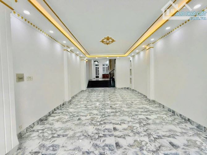 Bán nhà đường xe hơi Huỳnh Mẫn Đạt, Quận 5. Giá hời 3,26Tỷ/ 4,8x13m-. Ôtô đậu trong nhà - 1