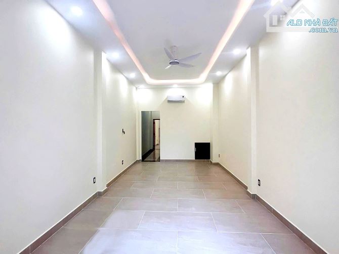 Bán nhà xịn thang máy 2 lầu 1 sân thượng hẻm Võ Văn Kiệt, Quận 1 - 1