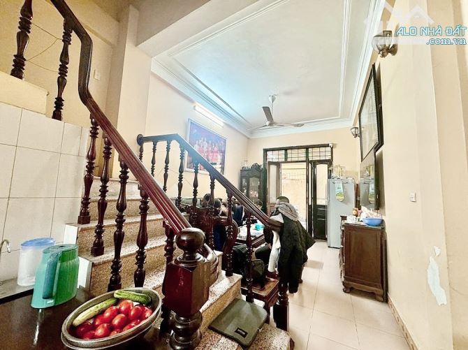 Bán nhà Trần Quốc Hoàn, 42m2, 5T, nhà 2 mặt ngõ đều ôtô tránh vào nhà, KD, hơn 13 tỷ - 1