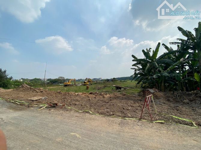 HÀNG HIẾM BÁN LÔ ĐẤT 3 MẶT TIỀN HÓC MÔN SIÊU RẺ 11000M2 GIÁ CHỈ HƠN 8O TỶ THƯƠNG LƯỢNG - 1
