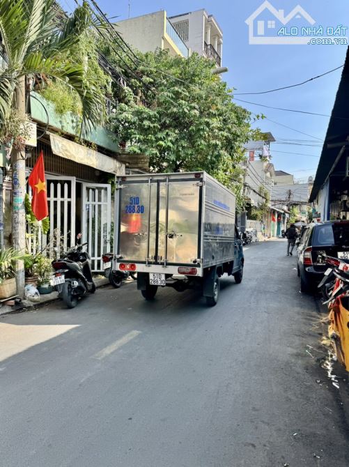 Bán nhà mặt tiền Tân Phú, ngang to hơn 4m5, 3 tầng, chỉ 8.x Tỷ - 1