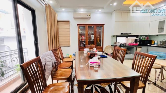 Bán nhà Ngõ 86 Ngọc Thuỵ 51m x 5T, mt 5m, lô góc, gara oto, thang máy, gần phố chỉ hơn 13