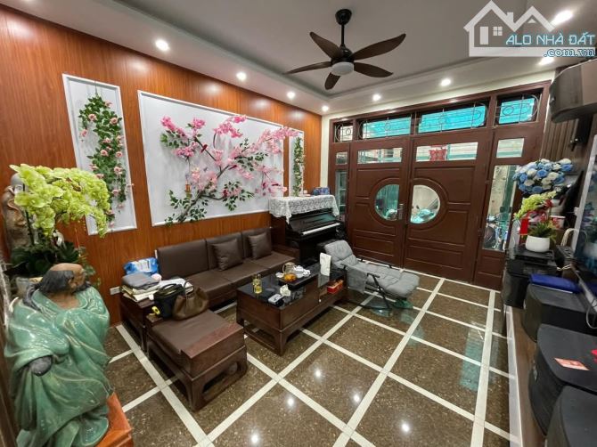 BÁN NHÀ PHỐ ĐỨC GIANG, LONG BIÊN 7.3 TỶ 78M, 3TẦNG, 4PN, FULL NT, Ô TÔ GẦN. MT 5M - 1