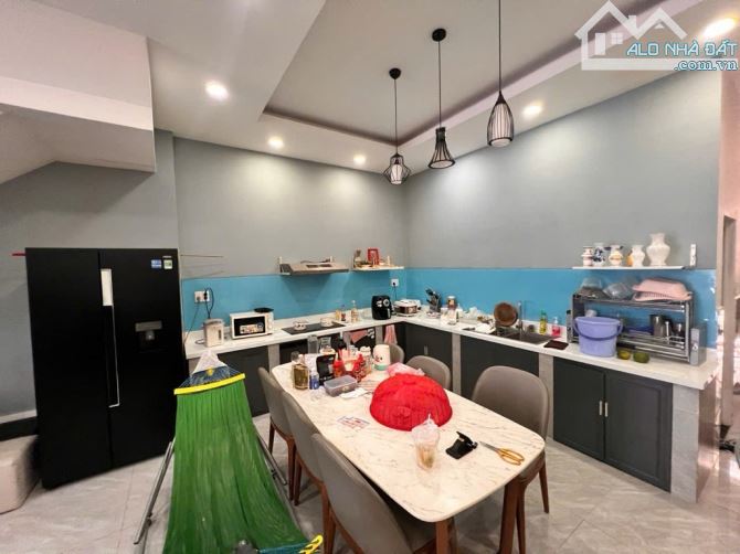 Nhà mặt tiền đường số 10 Hiệp Bình Phước Thủ Đức 3 tầng 4PN-3WC giá 9.9 tỷ - 1