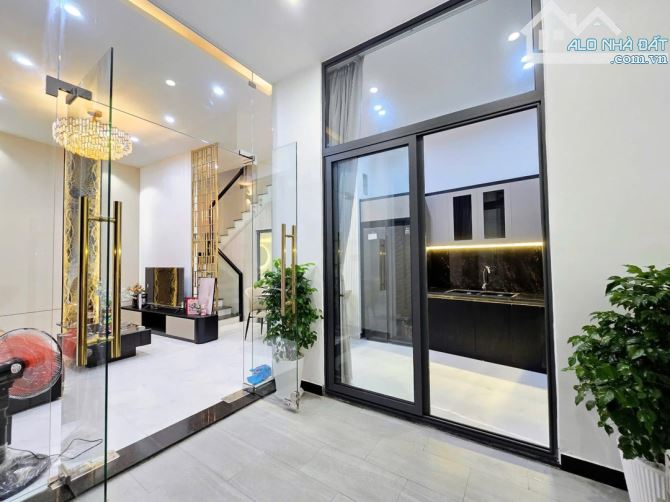 CHÍNH CHỦ GỬI BÁN NHÀ 3 TẦNG - FULL NỘI THẤT MỚI - VỊ TRÍ TRUNG TÂM - 1