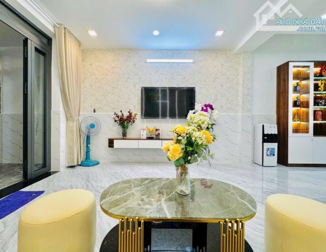 Thu nhập 15tr/tháng-Nhà Hòa Hưng 60m2 chỉ 3tỷ140 sổ hồng riêng-Gần ĐH Ngoại ngữ - Tin học - 1