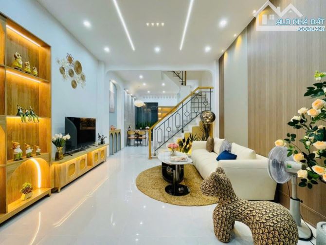 Bán nhà 2 tầng, 54m2 ngay Lê Văn Sỹ, Quận 3. Giá: 3 Tỷ 160. Sổ hồng riêng, hẻm 1/ 4.5m - 1