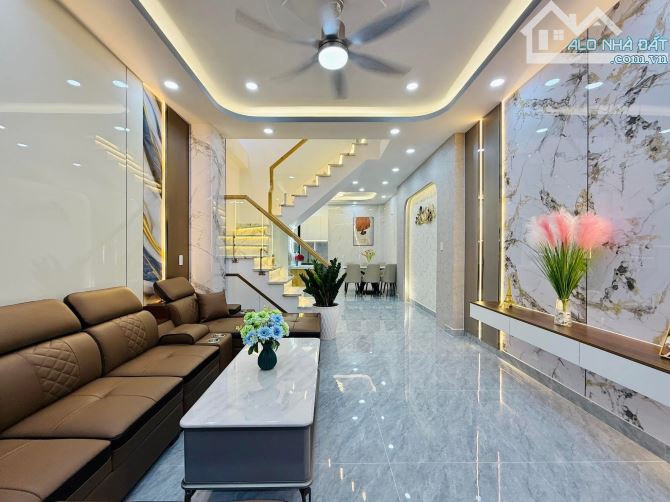 Bán gấp nhà riêng đường Điện Biên Phủ, Quận 10. Giá 3Tỷ420/ 4x12,3m-49,2m-2Lầu, sân thượng - 1