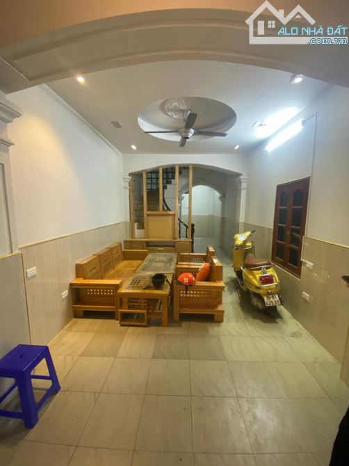 Bán nhà phố Xuân Thủy, Ô Tô, Kinh Doanh, 42m2, Giá 13.6 tỷ - 1