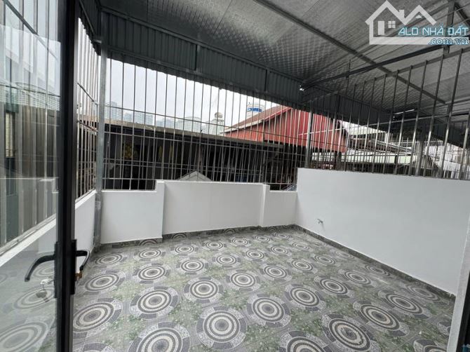 Nhà mới xây- sách valy về ở luôn- vị trí đep 5m ra oto tránh - 1
