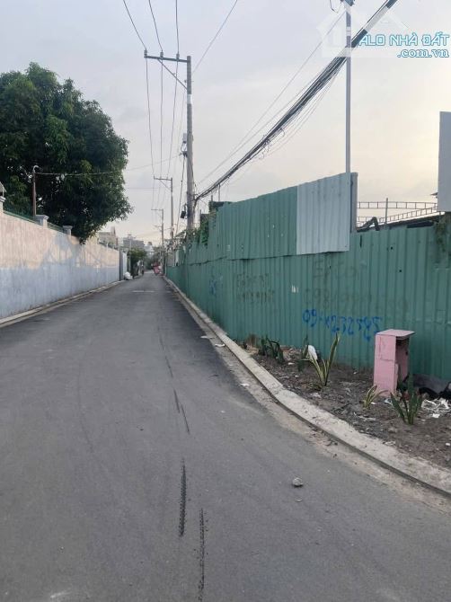 Cho thuê đất trống gần Ủy Ban Phường An Phú Đông Quận 12 DT 1400m2 - 1