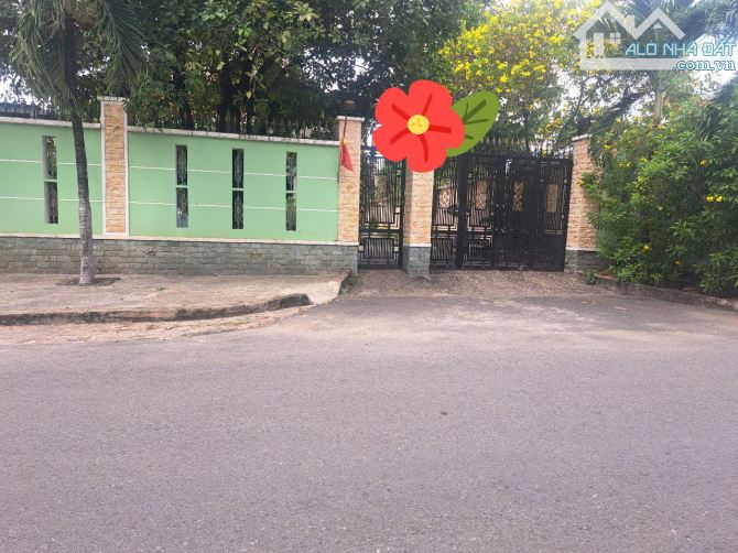 BÁN BIỆT THỰ SÂN VƯỜN - 571M2 - FULL NỘI THẤT  - THẠNH LỘC - QUẬN 12. GIÁ : 45 TỶ. - 1