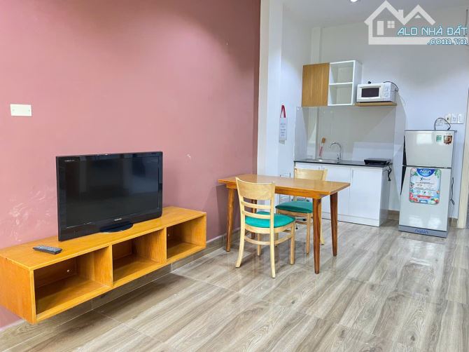 📢Cho thuê phòng ban công gần Ba Son Quận 1__phố Tây_thang máy_đủ nội thất_chỗ đậu oto - 1