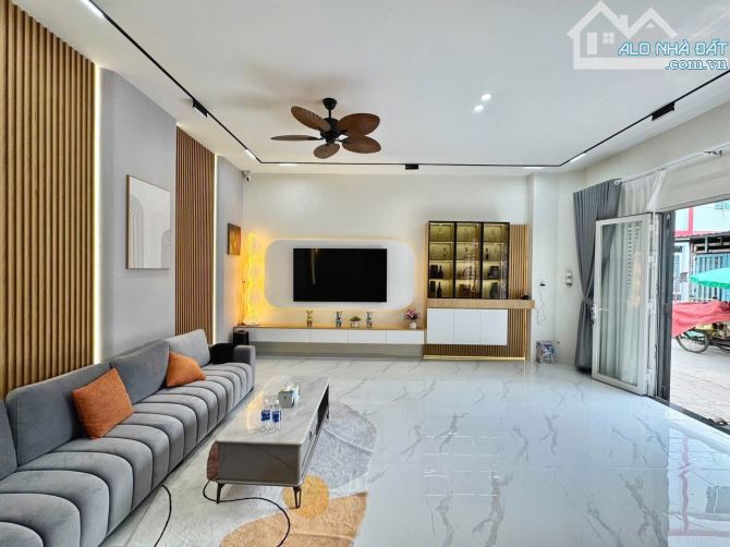 Bán nhà dt 84m2 đúc 3 tầng hẻm 5m xe hơi phường Tân Thới Hiệp gần công an quận 12 giá 6tyx - 1