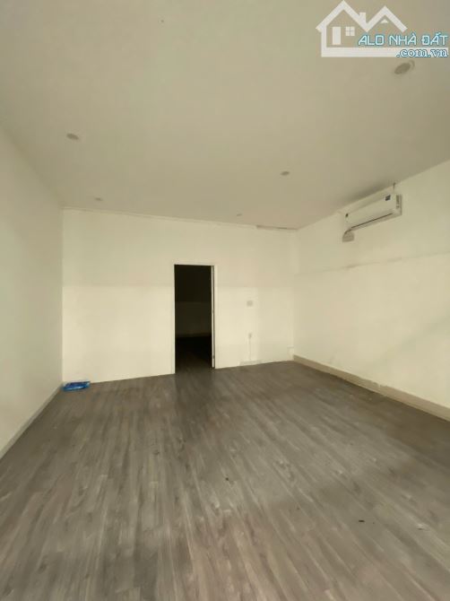 Cho thuê nhà 2MT 17-19 Phan Đình Phùng, P17, Q.Phú Nhuận - 11x20m, Hầm 4tầng, Giá 110tr - 1