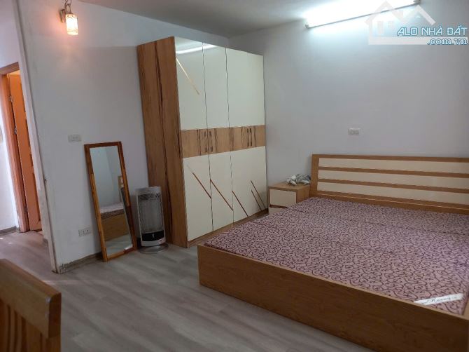 Cho thuê căn hộ tầng 4 Phố Tạ Quang Bửu, 65m2, 2 ngủ, 7.5 Triệu - 1