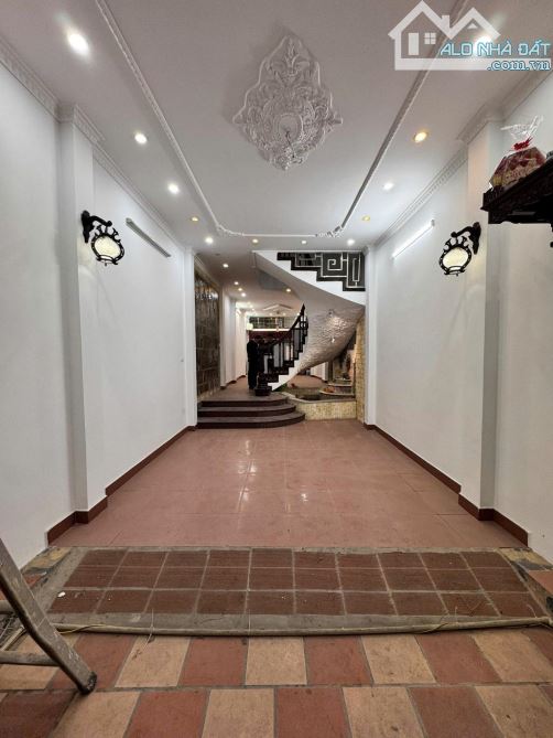 Bán căn nhà 70 m2, Gara ô tô tầng 1 ngay gần Thái Hà - Đống Đa - 1