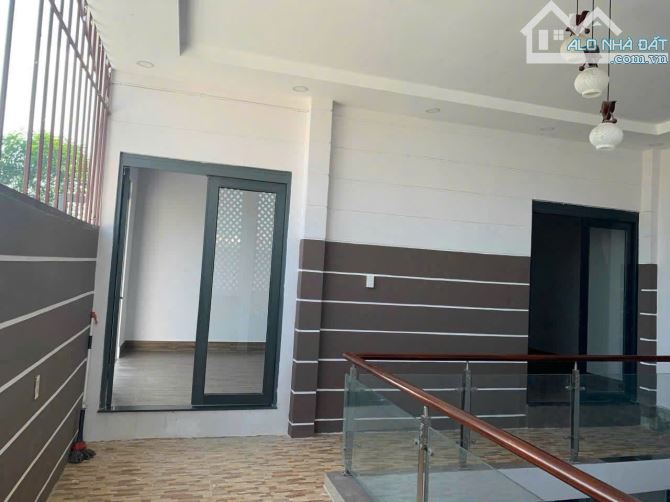 Bán biệt thự VIP mà giá chỉ hơn 3 tỏi - 1