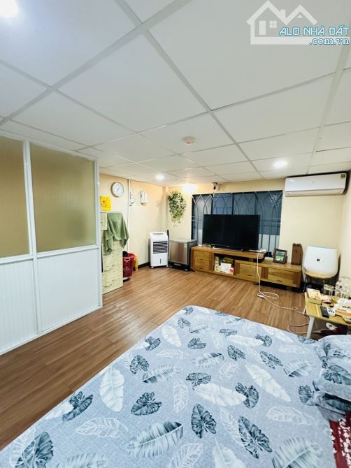 ✨🏠 Nhỉnh 3 Tỷ Có Ngay Căn Nhà 3 Tầng Xe ÔTô Đổ Cửa Vị Trí Vip Hàng Xóm Q1 Sang Xịn Mịn ! - 1