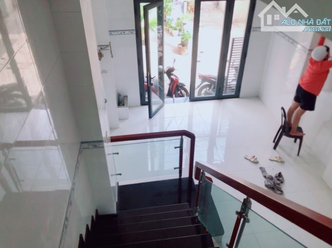 Bán nhà chính chủ 40m2 - hẻm xe hơi - sát Lotte Quận 7 - ngang 4.3m - nhích 3 tỷ - 1