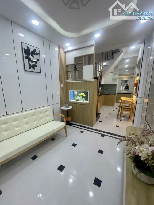 Ngay chợ Gò Vấp Nguyễn Văn Nghi - 27m2 - 2 tầng full nội thất cao cấp - 3.7 tỷ - 1