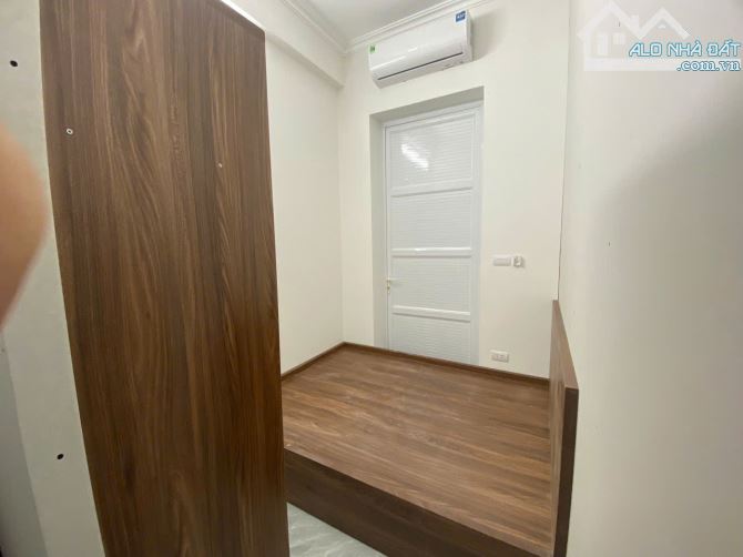 Cho Thuê CCMN Ngõ 25 Vũ Ngọc Phan Đống Đa 40m2 2N1K Ban Công Cửa Sổ Thang Máy Gần Chợ - 1