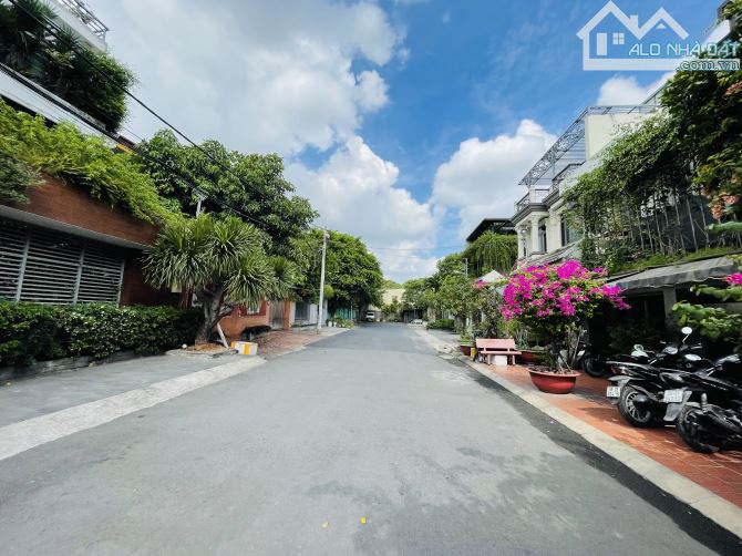 Biệt Thự 10x18m 1 Lầu Khu Vip Toàn Villa Biệt Thự-Gần Lê Trọng Tấn-Aeon Tân Phú - 1