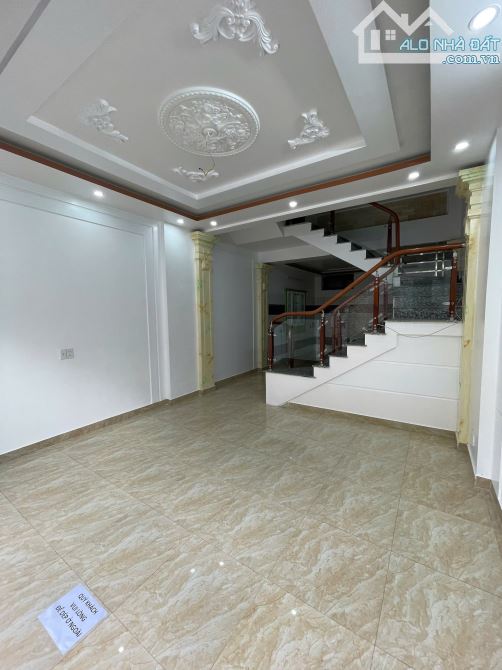 BÁN NHÀ Phố Chợ con vô vàn tiện ích, 55m2 xây 4 tầng kiên cố, ngõ nông - 12