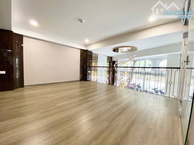 Tòa Nhà 9 Tầng, Mặt Phố Đẹp Nhất Phạm Văn Đồng - Văn Phòng Hạng A, MT 6.5m, Vỉa hè 19 tỷ - 12