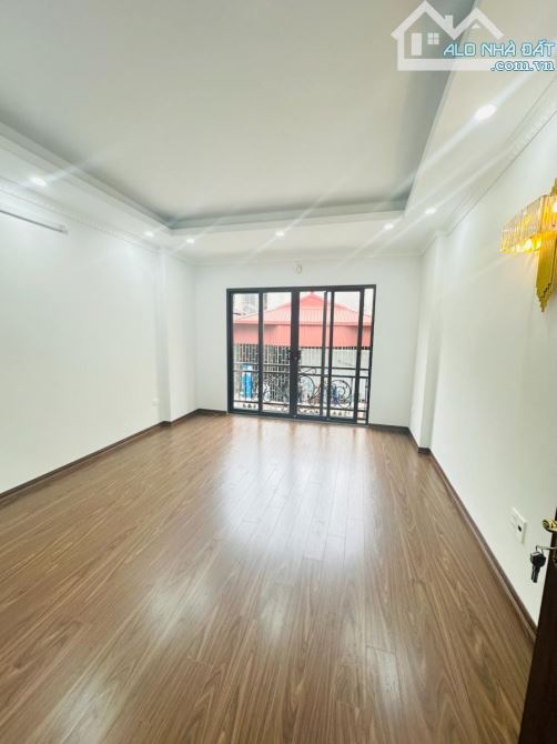 Bán nhà 5 tầng phố Quan Hoa, Thang Máy, Giá 12.8 tỷ - 12