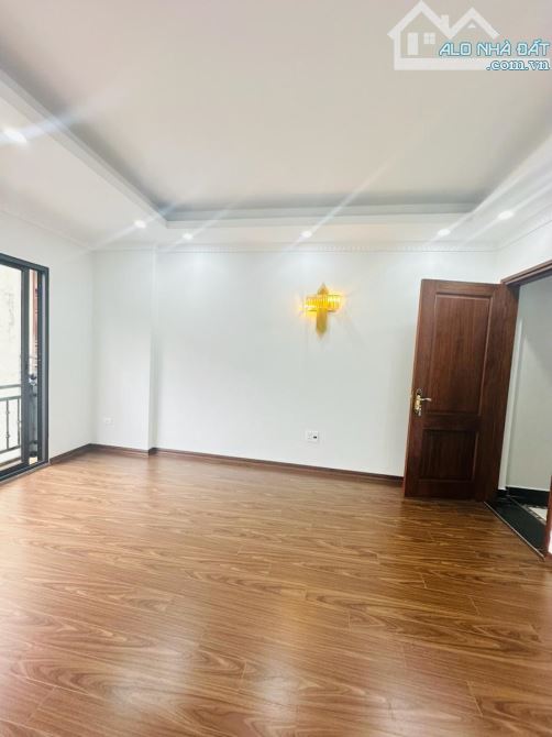 Bán nhà 5 tầng phố Quan Hoa, Thang Máy, Giá 12.8 tỷ - 13