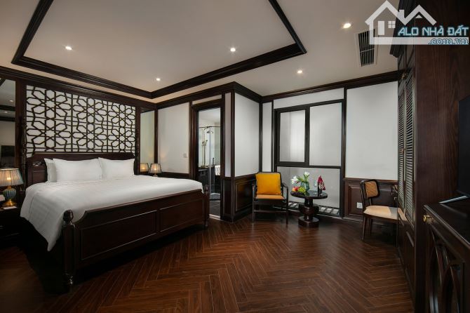 Bán khách Sạn mặt phố Cầu Gỗ, 13 tầng, 256m2, măt tiền 8.5m, 1 hầm, 215 tỷ rất gần hồ gươm - 2
