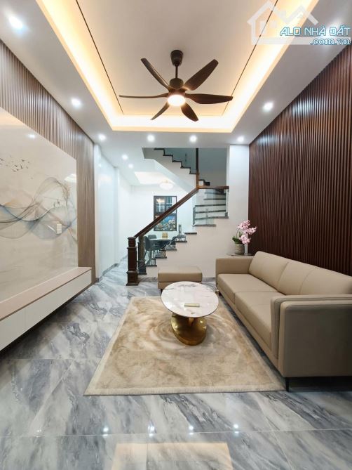 Đường Láng thoáng trước sau sân để xe máy riêng công năng đầy đủ - 2