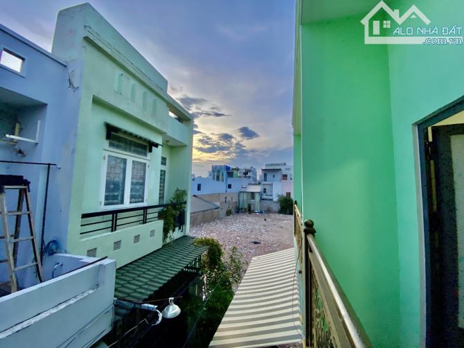 BÌNH HƯNG HOÀ A - BÌNH TÂN - 8 X 6M - 2 TẦNG 2 PN - GIÁ 3. X TỶ - 2