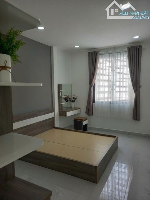 BÁN NHÀ MẶT TIỀN ĐƯỜNG 6M X 27M, GIÁ 18 TỶ - 2