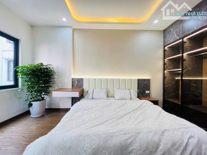 NHÀ ĐẸP ĐƯỜNG HOÀNG MAI. 56M2 - 5 TẦNG. LÔ GÓC 3 THOÁNG. 50M RA Ô TÔ. GIÁ 9,3 TỶ - 2