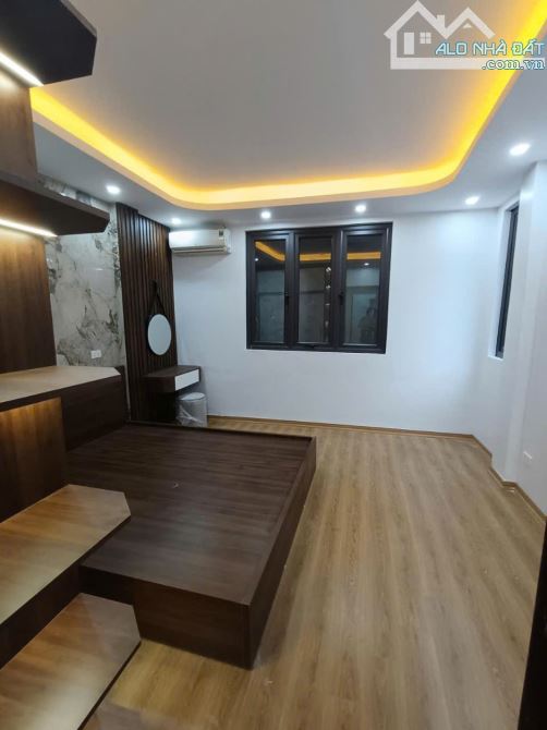BÁN NHÀ PHỐ ĐÔNG THIÊN - VĨNH HƯNG - NGÕ THÔNG - Ô TÔ ĐỖ GẦN NHÀ - 35m2 - 5,86 tỷ - 2