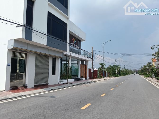 Bán 106m2 đất mặt đường nhựa rộng 12m giá 25tr/m - 2